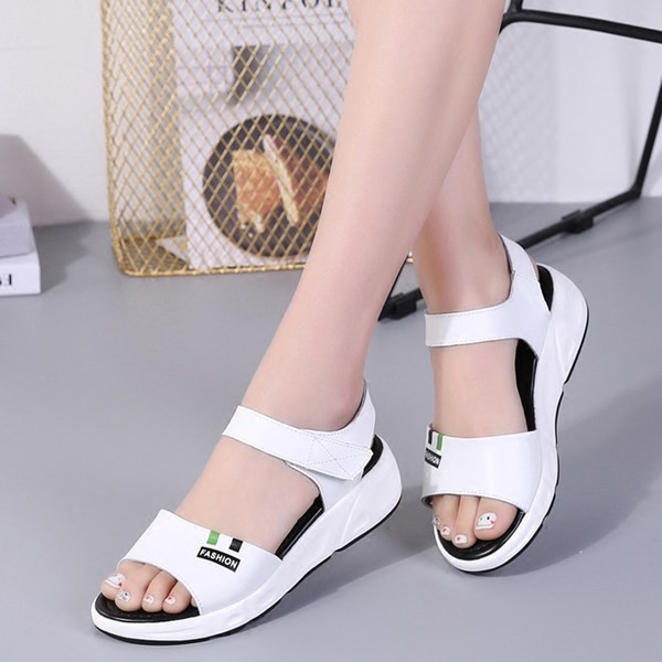 Uus mudel naiste sandaalide tavaline mudel nahast rihmadega