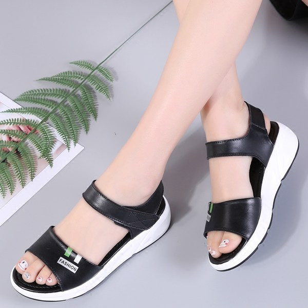 Uus mudel naiste sandaalide tavaline mudel nahast rihmadega