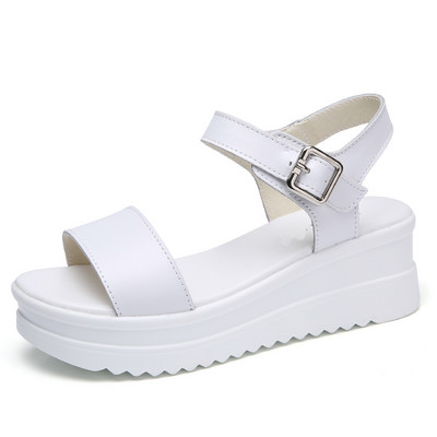 Moderne sandale s platformom i kopčom