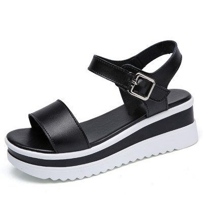 Moderne sandale s platformom i kopčom