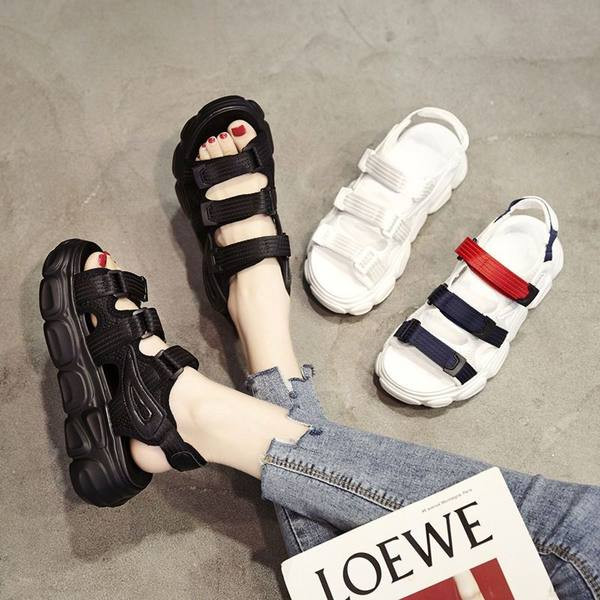 Ženske sandale s grubim potplatom i tekstilnim remenom