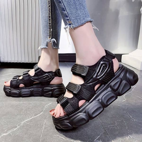 Ženske sandale s grubim potplatom i tekstilnim remenom