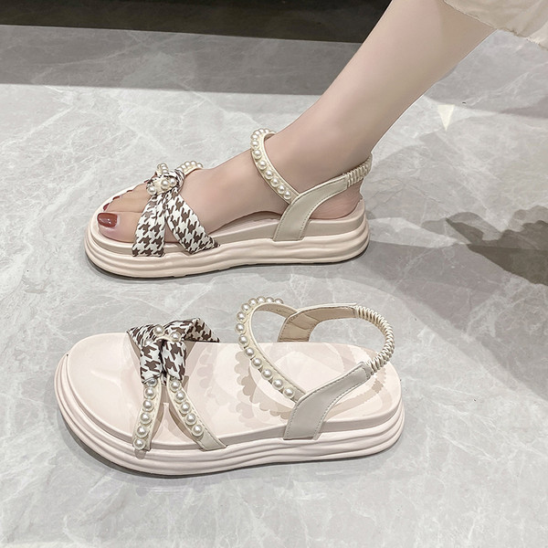 Lameda talla ja pärlitega kaunistusega naiste sandaalid