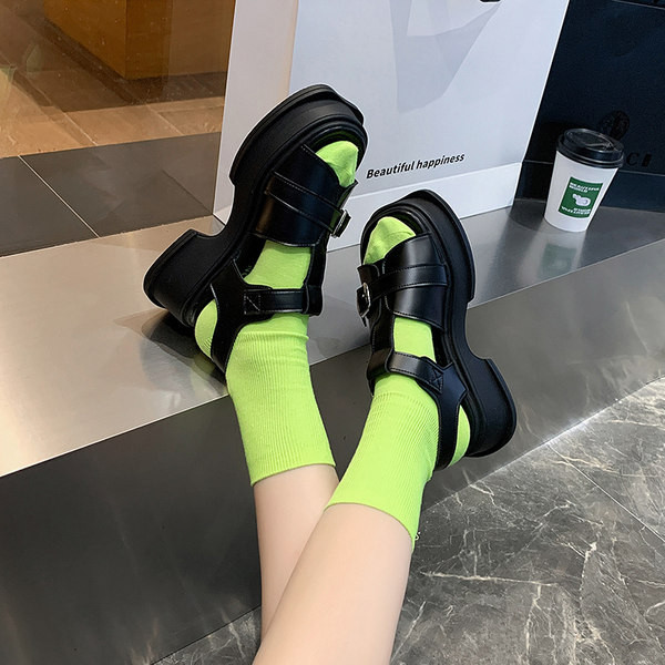 Moodsad naiste sandaalid pannalde ja 5 cm platvormiga