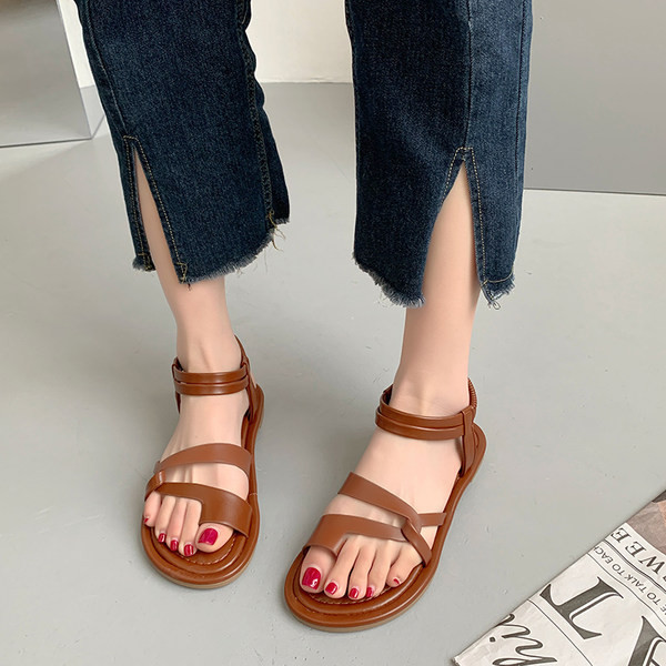 Naiste nahast nahast rihmadega sandaalid