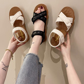 Öko-nahast rihmadega ja tepitud efektiga naiste sandaalid