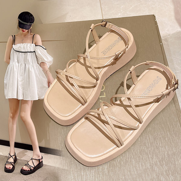 Peenikeste rihmadega vabaaja naiste sandaalid – kolme värvi