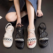 Naiste kaasaegsed sandaalid kõrge platvormiga 5 cm ja paelad