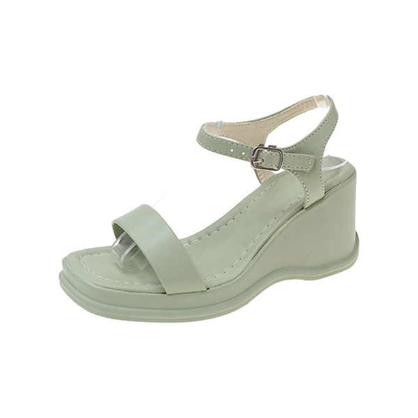 Moodsad kunstnahast naiste sandaalid platvormiga