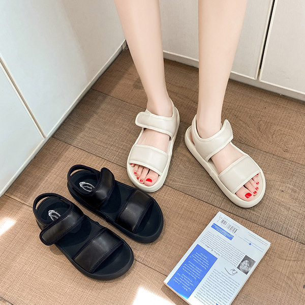 Kahes värvitoonis vabaaja takjapaelaga sandaalid