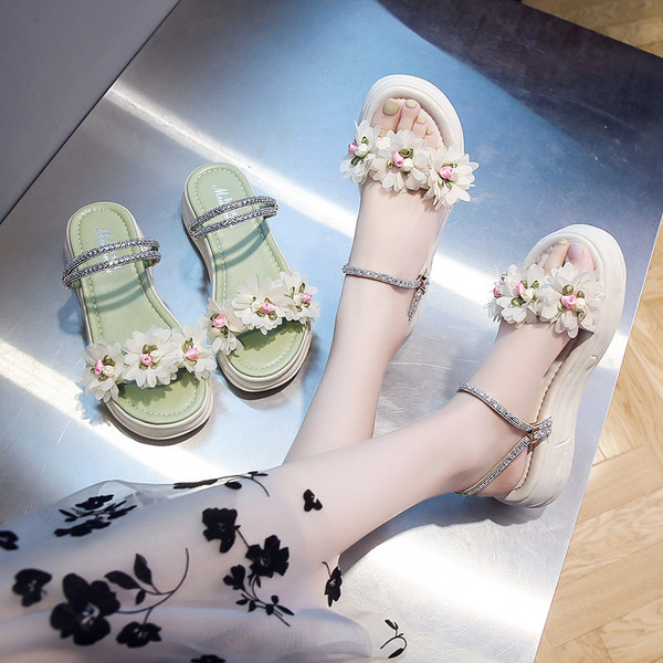 Ležerne ženske sandale sa 3D elementom - dvije boje