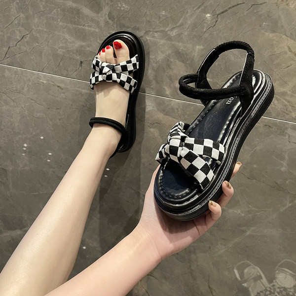 Ženske sandale s tekstilnim kariranim remenom