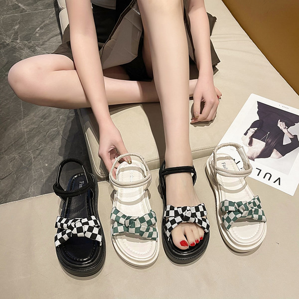 Ženske sandale s tekstilnim kariranim remenom