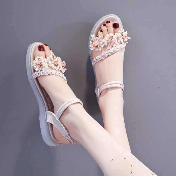 3D-kaunistusega vabaaja naiste sandaalid
