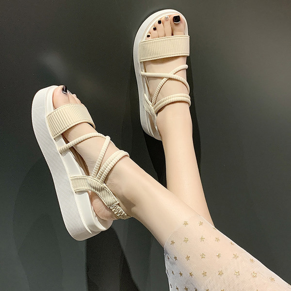 Naiste sandaalid tekstiilist ristrihmadega