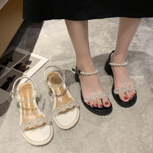 Naiste madala kontsaga ja dekoratiivpärlitega sandaalid