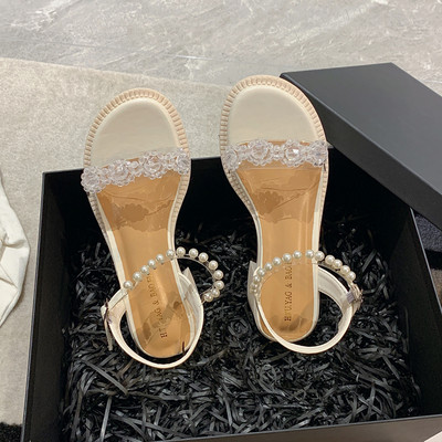 Moodsad naiste sandaalid kivide ja pärlitega