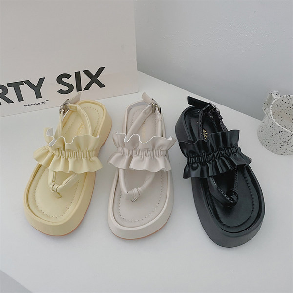 Vabaaja naiste lokkidega sandaalid - kolme värvi