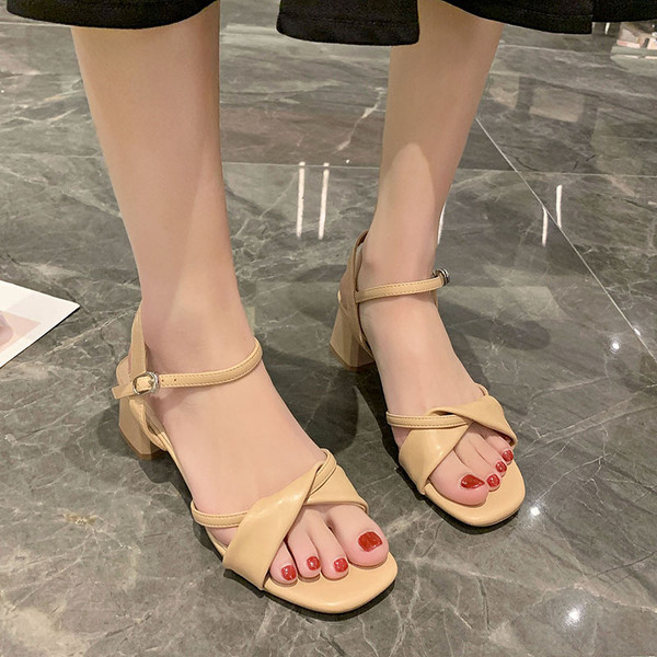 Eko-nahast naiste sandaalid paksu kandilise kontsaga 4,5 cm