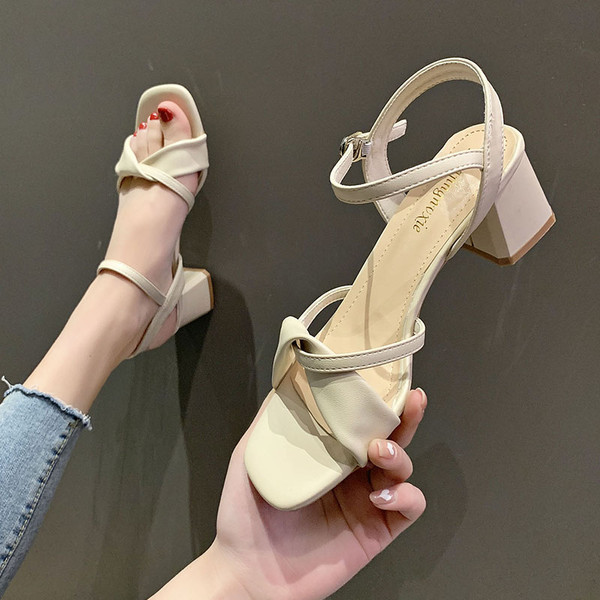 Eko-nahast naiste sandaalid paksu kandilise kontsaga 4,5 cm