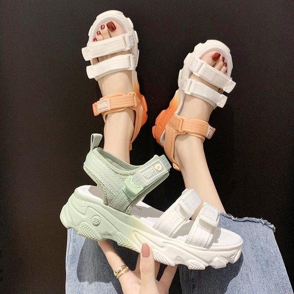 Naiste takjapaelaga spordisandaalid - kolme värvi