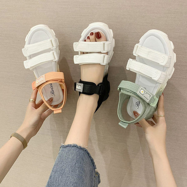 Naiste takjapaelaga spordisandaalid - kolme värvi