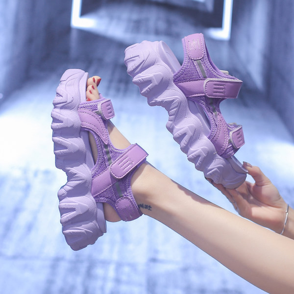 Kareda tallaga vabaaja sandaalid