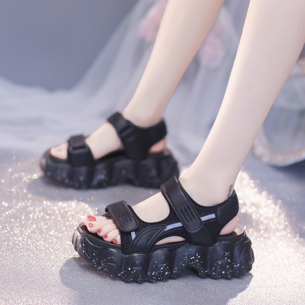 Kareda tallaga vabaaja sandaalid