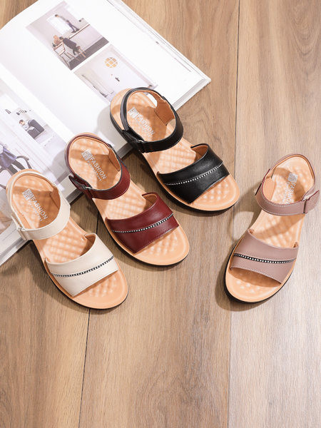 Naiste nahast sandaalid takjapaela ja lameda tallaga