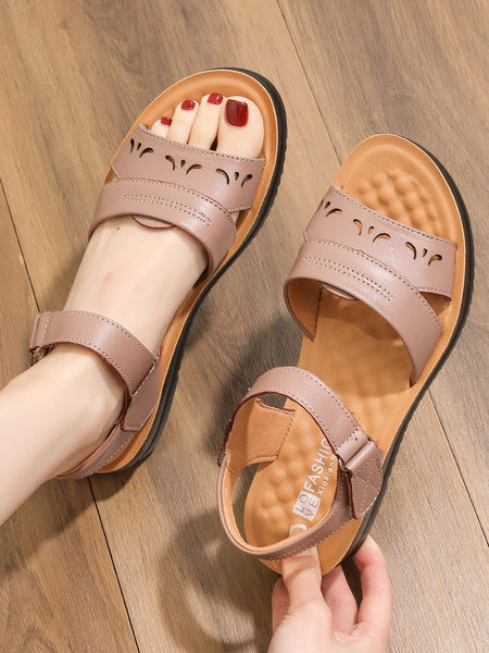 Naiste kunstnahast sandaalid takjakinnitusega