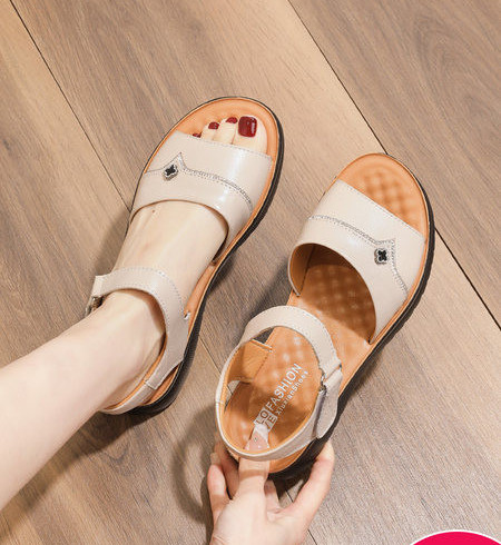 Lameda tallaga kunstnahast vabaaja sandaalid