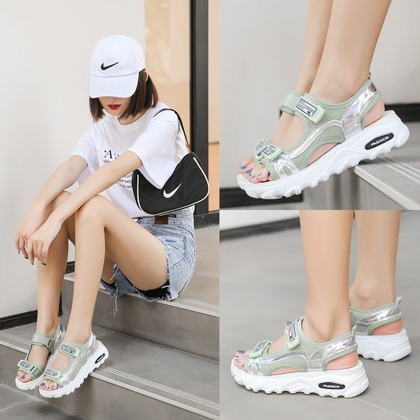 Naiste vabaaja sandaalid takjakinnitusega