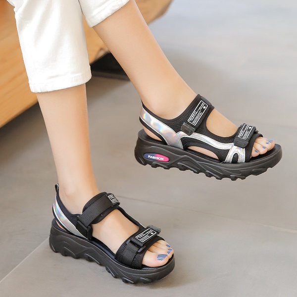 Naiste vabaaja sandaalid takjakinnitusega