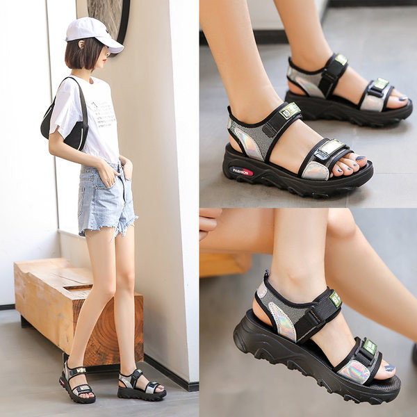 Naiste vabaaja plaastritega sandaalid