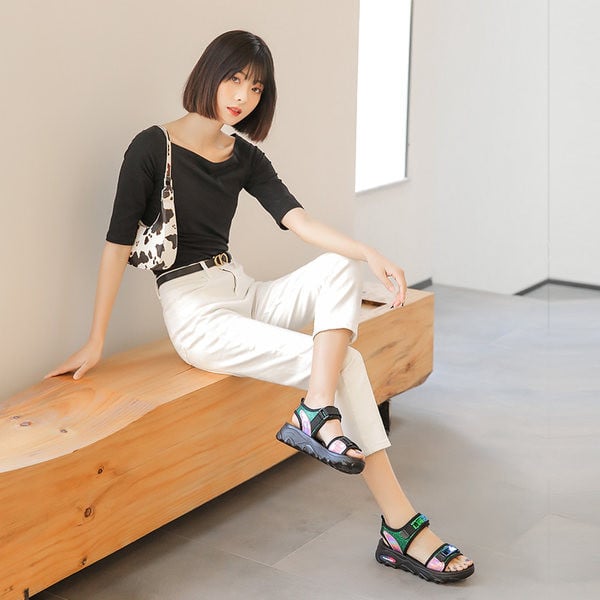 Naiste vabaaja plaastritega sandaalid