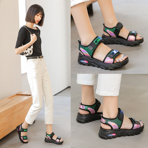 Naiste vabaaja plaastritega sandaalid