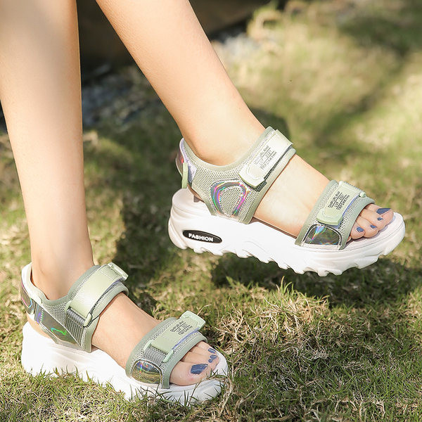 Sportske i ležerne sandale s grubim potplatom