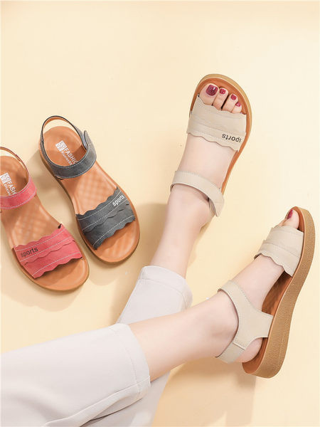 Lameda talla ja kirjaga naiste sandaalide uus mudel