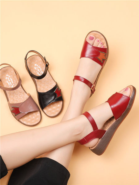 Öko-nahast pandlate ja plaastritega naiste sandaalid