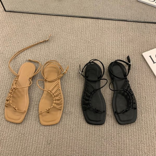 Eko-nahast metallist kinnitusega naiste sandaalid