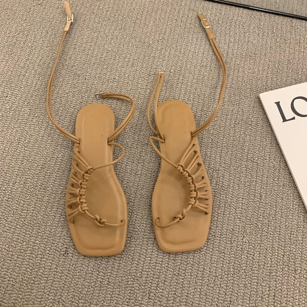 Eko-nahast metallist kinnitusega naiste sandaalid