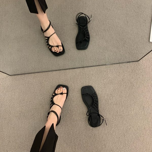 Eko-nahast metallist kinnitusega naiste sandaalid