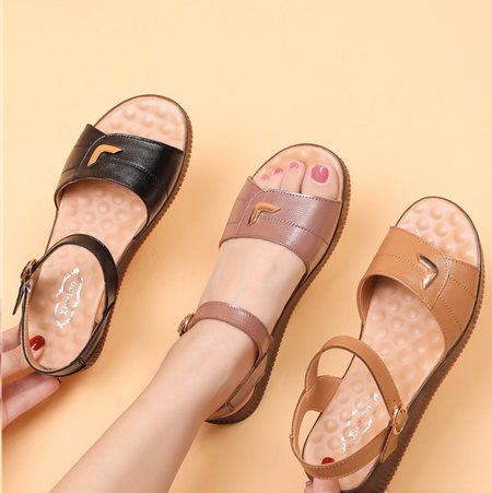 Lameda talla ja metalldekooriga naiste sandaalid