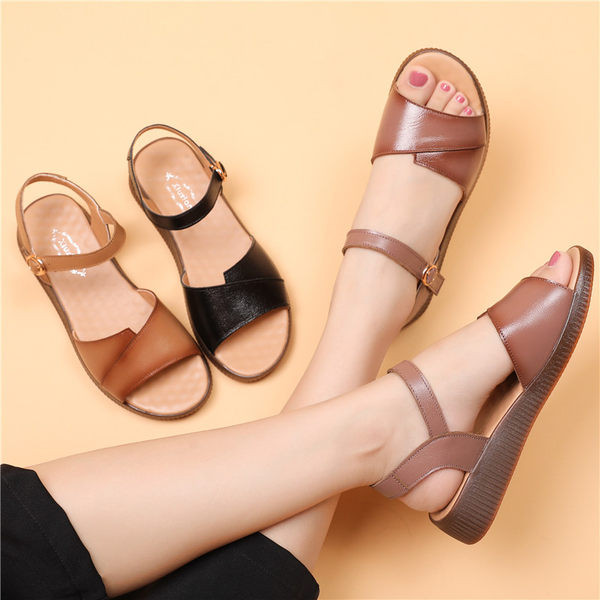 Tavalised naiste kunstnahast sandaalid