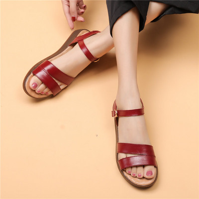 Naiste vabaaja sandaalid metallist pandla ja lameda tallaga