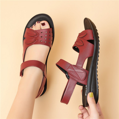 Γυναικεία σανδάλια με κούμπωμα velcro