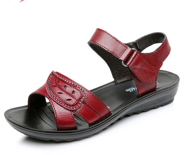 Eko-nahast kaunistuse ja takjakinnitusega naiste sandaalid