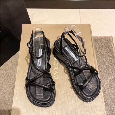 Naiste sandaalid kõrge platvormiga 5 cm ja metallist pandlaga