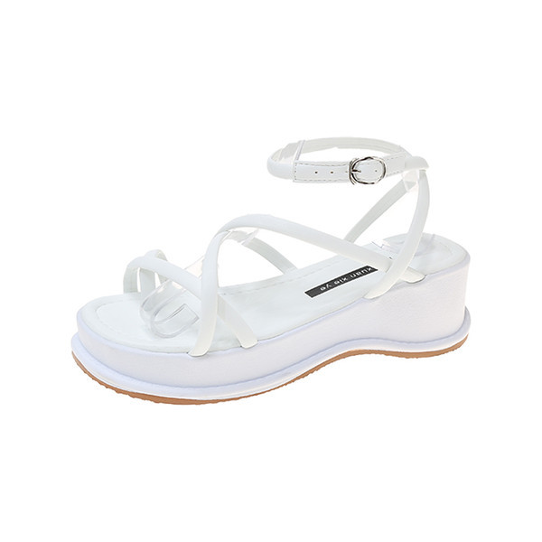 Naiste sandaalid kõrge platvormiga 5 cm ja metallist pandlaga