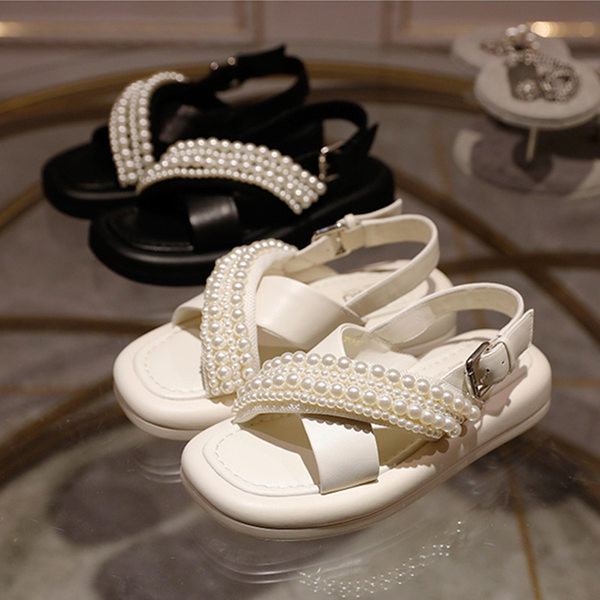 Μοντέρνα γυναικεία σανδάλια με χιαστί λουράκια και διακοσμητικές πέρλες